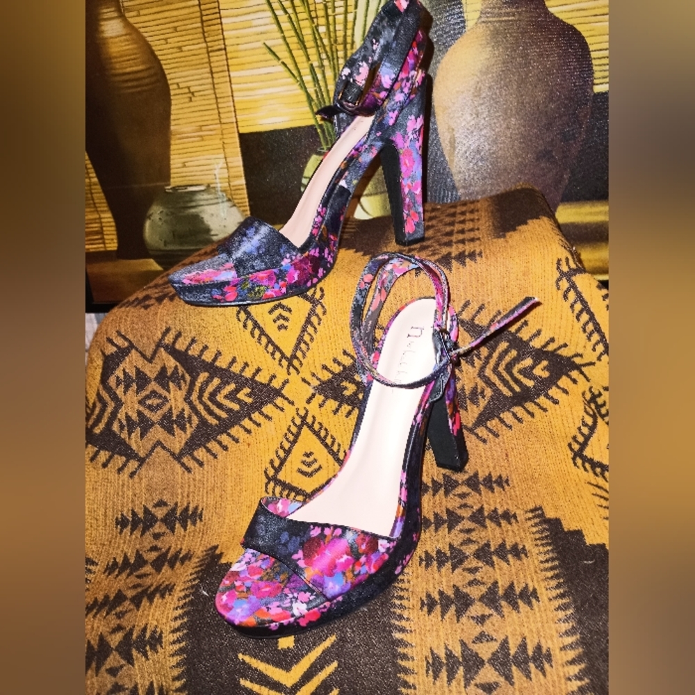 Ladies Retro Ankle Strap Platform Open Toe Heels - image 2